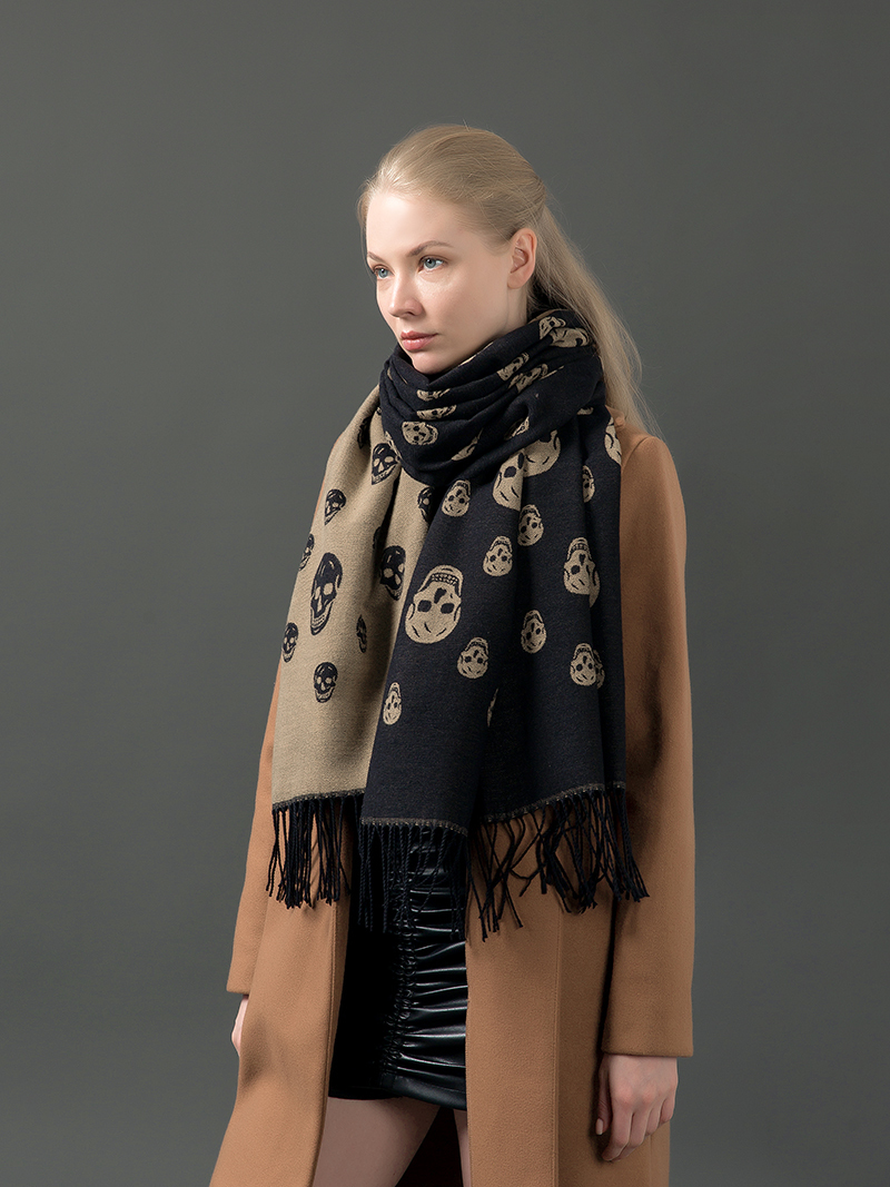 Scarves Luxury skull scarf cashmere women shawl winter warm cloak thick blanket fringed holiday gift 220922
Scarves Luxury skull scarf cashmere women shawl winter warm cloak thick blanket fringed holiday gift 220922