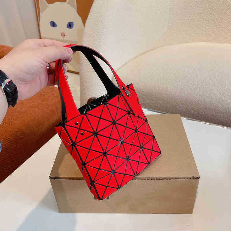 Luxury Designer Tote Handbag Bao Bag Women Fashion Geometry Mini Messenger Plain Folding Crossbody Clutch Female Sweet Lady Walltes 221202, Black
Luxury Designer Tote Handbag Bao Bag Women Fashion Geometry Mini Messenger Plain Folding Crossbody Clutch Female Sweet Lady Walltes 221202, Black