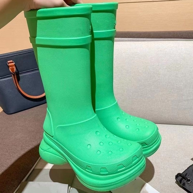 Balencigas Balencaigaity Top-Qualitys Paris Rain Boots Ankle Boot Knee Booties Long Croc Luxury autumn knight High Platform Big Head Jelly Thick Bottom fd4
Balencigas Balencaigaity Top-Qualitys Paris Rain Boots Ankle Boot Knee Booties Long Croc Luxury autumn knight High Platform Big Head Jelly Thick Bottom fd4