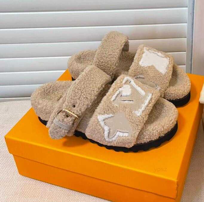 Autumn and winter new wool slippers Super warm feeling Non slip rubber outsole sandals Excellent comfort more colour shoes Plush Embroidery Luxurys Designer brand
Autumn and winter new wool slippers Super warm feeling Non slip rubber outsole sandals Excellent comfort more colour shoes Plush Embroidery Luxurys Designer brand
