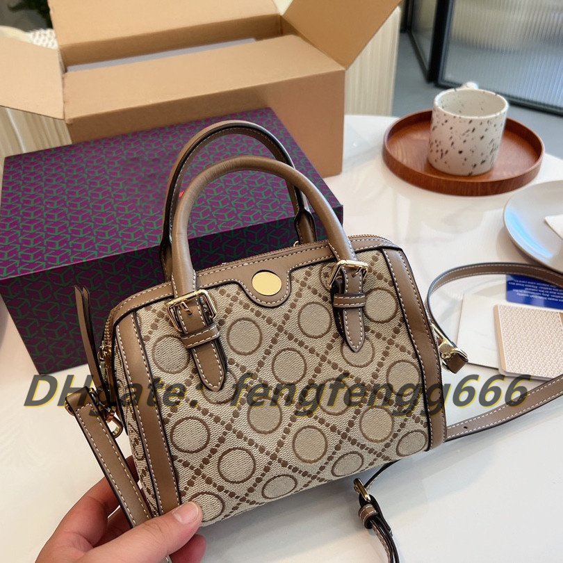 Luxury Cosmetic Bags Unique Designer Pillow Shape 5A Quality Horizontal Handbag Shoulder Bag Cross Body Purse Chessboard Pattern Each feature exudes youth, Navy
Luxury Cosmetic Bags Unique Designer Pillow Shape 5A Quality Horizontal Handbag Shoulder Bag Cross Body Purse Chessboard Pattern Each feature exudes youth, Navy