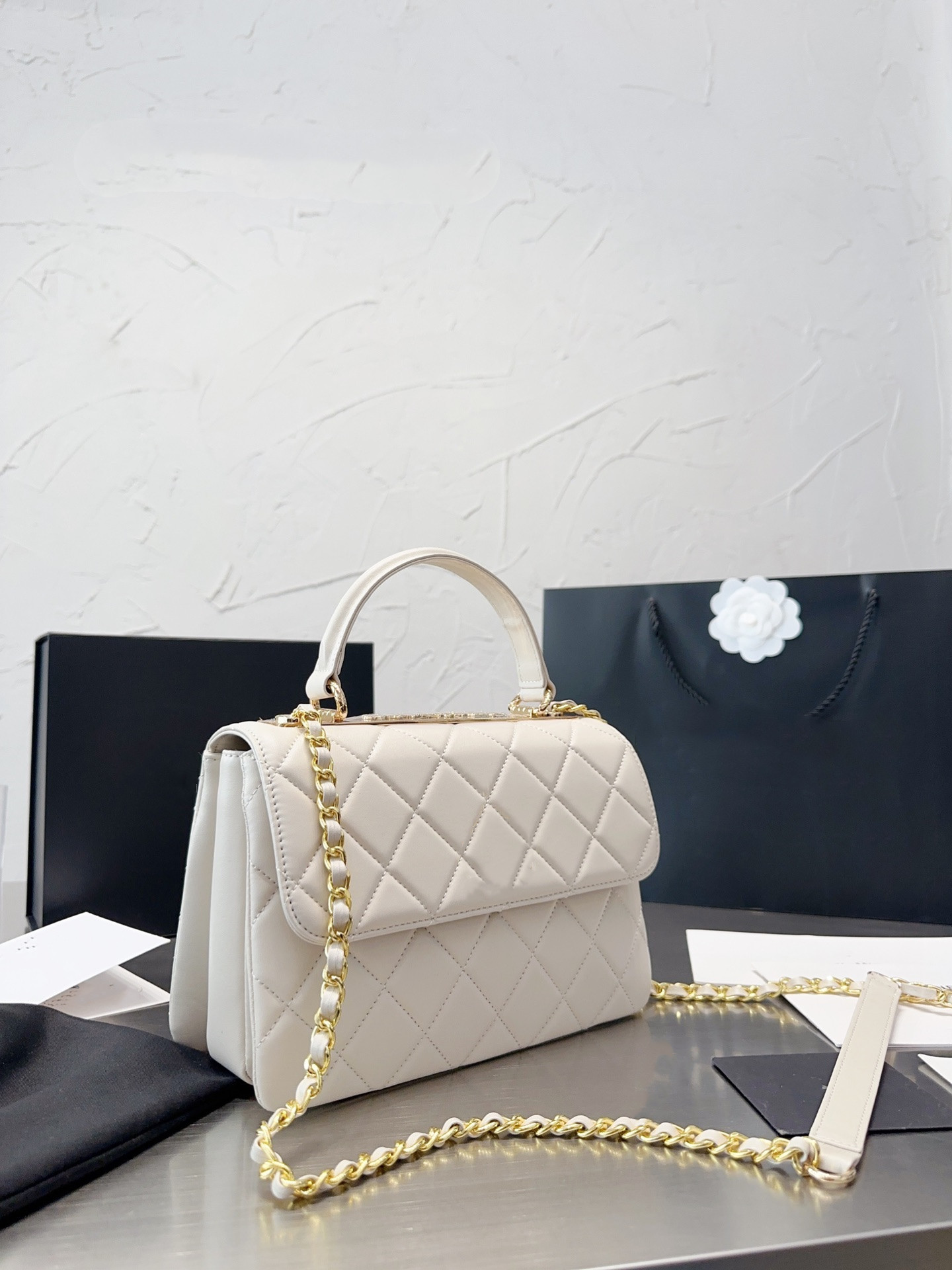 22P Calfskin Leather Trendy Bags Top Handle Quilted Matelasse Chain cc Cross Body Shoulder bag Classic Flap Large Capacity Famous Designer wallet handbags
22P Calfskin Leather Trendy Bags Top Handle Quilted Matelasse Chain cc Cross Body Shoulder bag Classic Flap Large Capacity Famous Designer wallet handbags