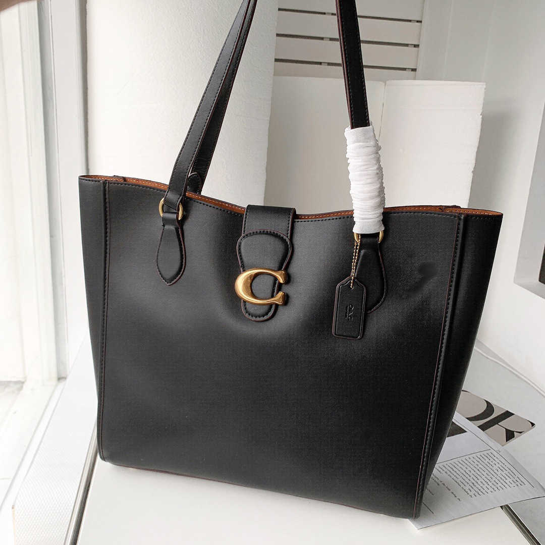 Designer Cochbag Bag Female 2022 New Theo tabby Cow Leather Tote One Shoulder Portable Shopping, Black
Designer Cochbag Bag Female 2022 New Theo tabby Cow Leather Tote One Shoulder Portable Shopping, Black