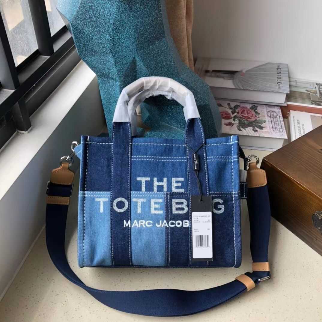 Leather Tote bags Original Quality Marc's Jacob Designer bags New Shopping Bag Tote Mj Large Capacity Men's and Women's Single Shoulder Messenger, Blue mini denim
Leather Tote bags Original Quality Marc's Jacob Designer bags New Shopping Bag Tote Mj Large Capacity Men's and Women's Single Shoulder Messenger, Blue mini denim