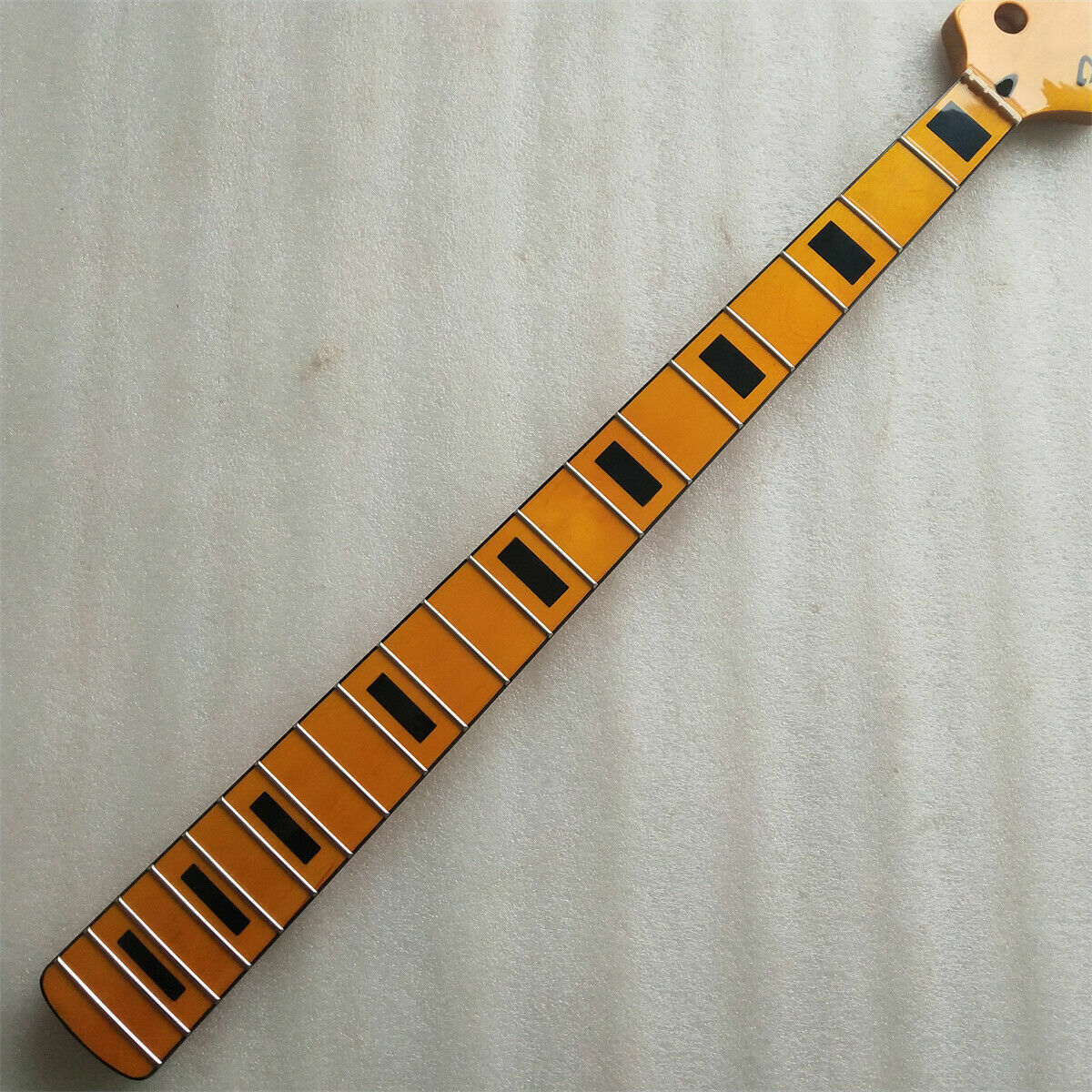 34inch Jazz Bass Guitar Neck replacement Maple 4 string 20 Fret Maple fingerboard block inlay Yellow gloss
34inch Jazz Bass Guitar Neck replacement Maple 4 string 20 Fret Maple fingerboard block inlay Yellow gloss