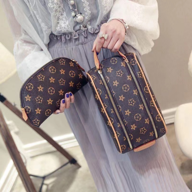 Shell Cosmetic Bag 2pcs Set Handbag Purse Canvas Leather Classic fashion Letter Makeup Pouch Portable Toiletry louis vuitton louise vutton LV Cosmetic Bag
Shell Cosmetic Bag 2pcs Set Handbag Purse Canvas Leather Classic fashion Letter Makeup Pouch Portable Toiletry louis vuitton louise vutton LV Cosmetic Bag