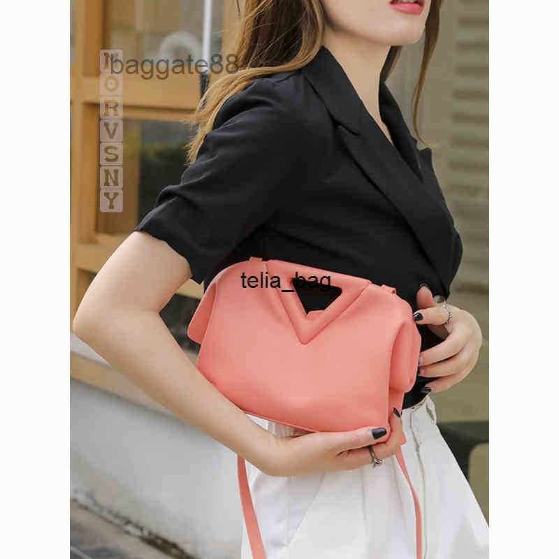 Bags Classic Venetas Designer Bottegass Handbags 2023 Inverted Triangle Bag Female Autumn Winter Women's One Shoulder Messenger J18m, Black
Bags Classic Venetas Designer Bottegass Handbags 2023 Inverted Triangle Bag Female Autumn Winter Women's One Shoulder Messenger J18m, Black