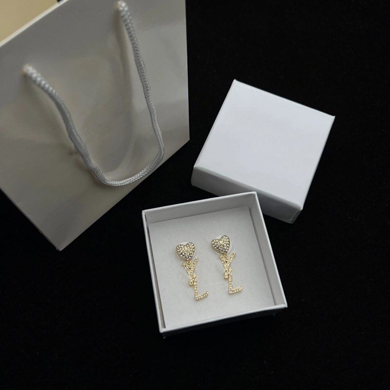 Designer Stud Earrings Woman Rhinestone Crystal Diamond Earring Explosive All Match Earrings Fashion Vintage Premium Earring D22101903JX
Designer Stud Earrings Woman Rhinestone Crystal Diamond Earring Explosive All Match Earrings Fashion Vintage Premium Earring D22101903JX