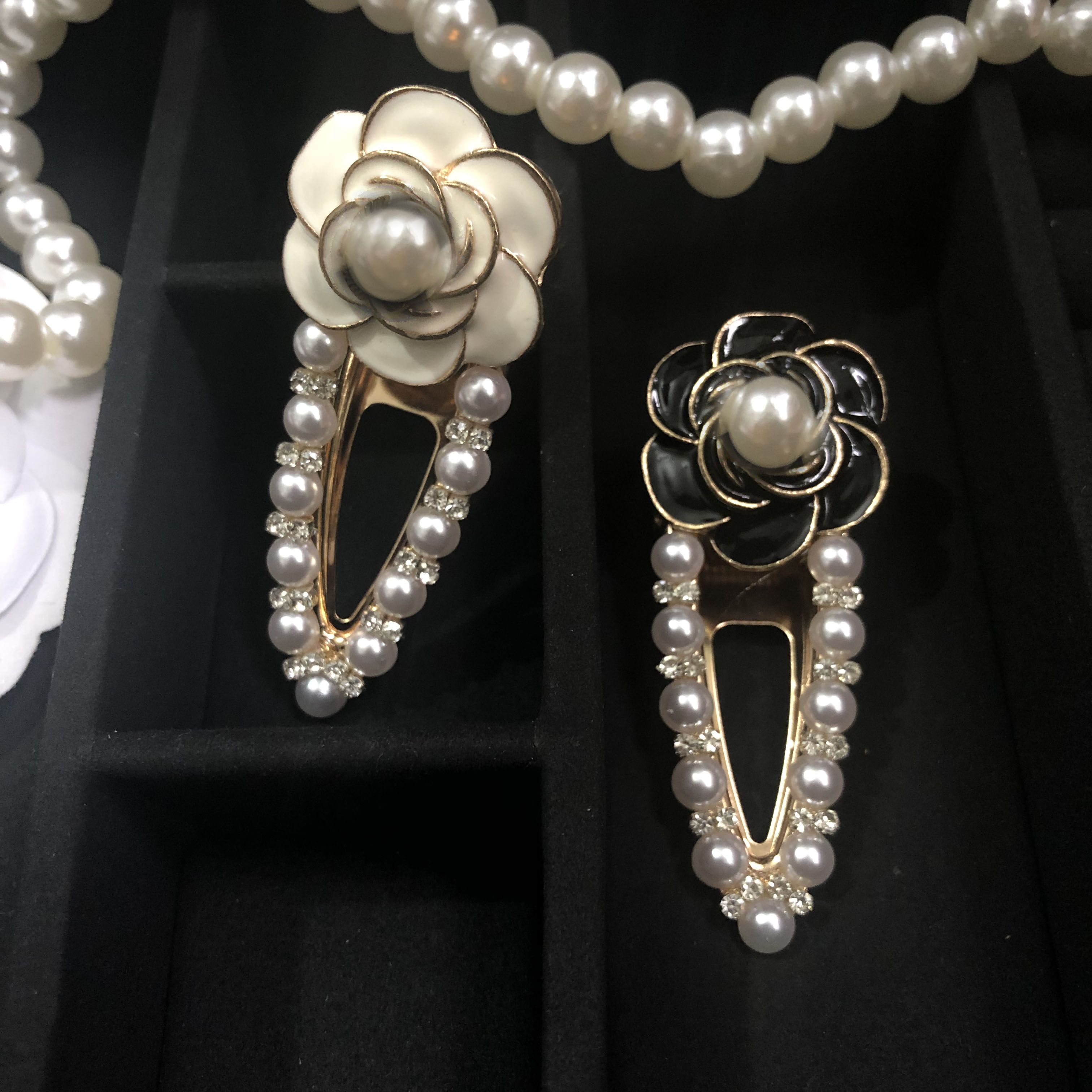 party favor 7X3cm alligator clips classical rhinestones &pearls fashion camellia with letter hairclip collection-vip gift
party favor 7X3cm alligator clips classical rhinestones &pearls fashion camellia with letter hairclip collection-vip gift