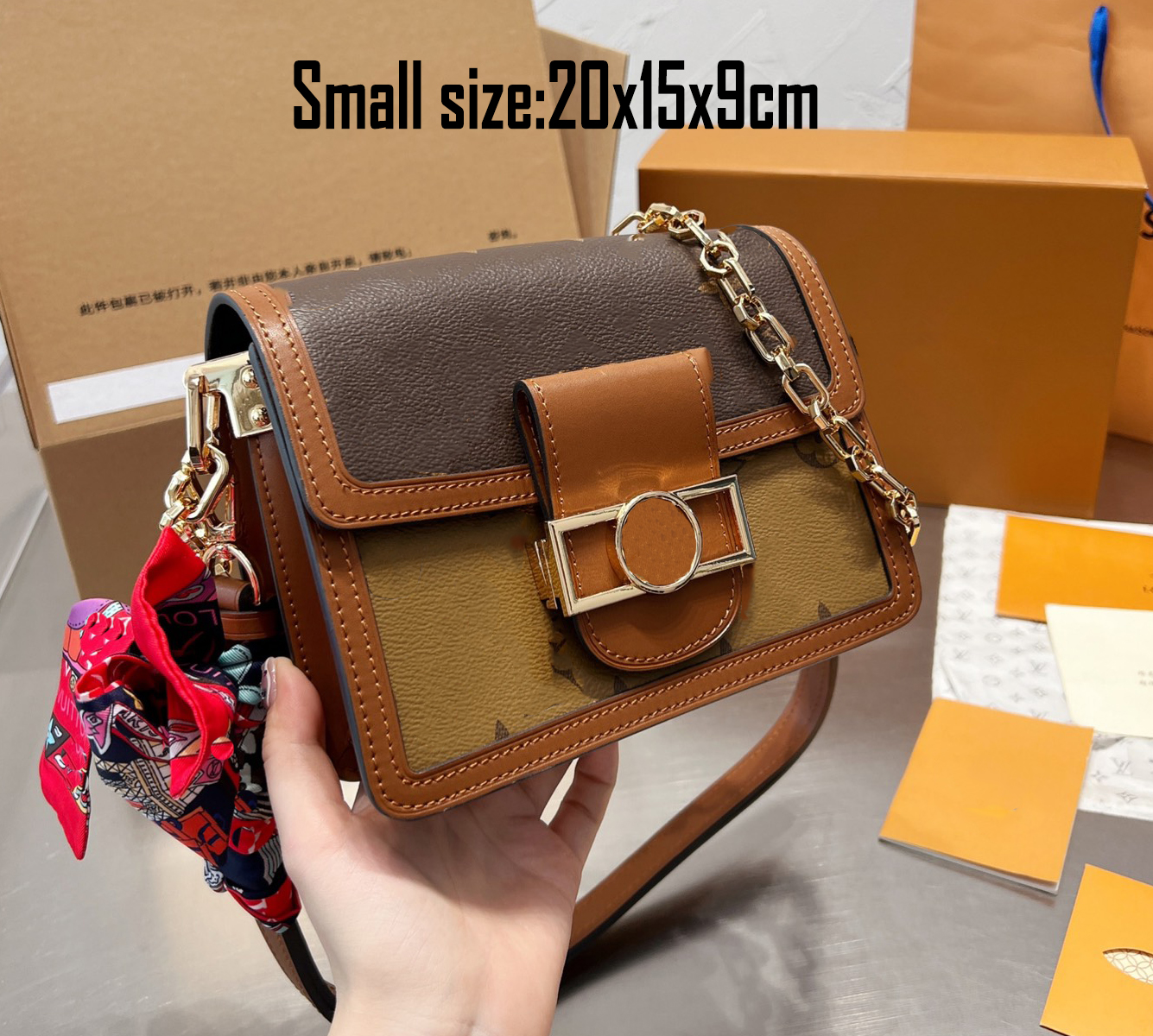 2022 Luxurys Designers Cosmetic Bag Pouch Protection Beauty Case Wash Leather Women Clutch bags Dauphine Free silk scarves, Small size:20x15x9cm
2022 Luxurys Designers Cosmetic Bag Pouch Protection Beauty Case Wash Leather Women Clutch bags Dauphine Free silk scarves, Small size:20x15x9cm