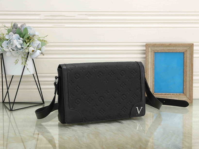 NEW FLAP MESSENGER Designer men bag canvas PU Leather reinforced corner metal letter briefcase Purse clutch crossbody shoulderbag, Extra shipping
NEW FLAP MESSENGER Designer men bag canvas PU Leather reinforced corner metal letter briefcase Purse clutch crossbody shoulderbag, Extra shipping