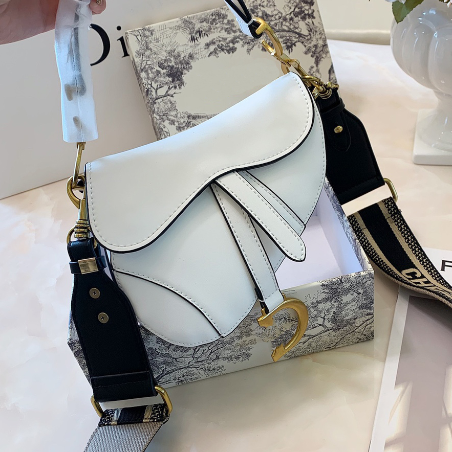 Designer Bags saddles bag 5a purses for women vintage handbags satchel leather black gold hardware kit with strap satche makeup luxury phone shoulder crossbody, Original box
Designer Bags saddles bag 5a purses for women vintage handbags satchel leather black gold hardware kit with strap satche makeup luxury phone shoulder crossbody, Original box