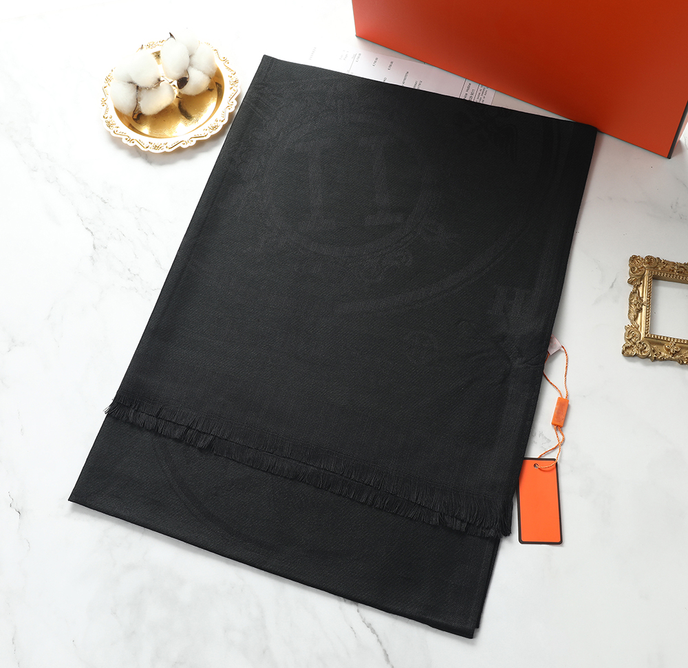 brand designer cotton Scarf Fashion Man Womens 14 Seasons Shawl Scarfs Scarves Size 180x70cm No box
brand designer cotton Scarf Fashion Man Womens 14 Seasons Shawl Scarfs Scarves Size 180x70cm No box