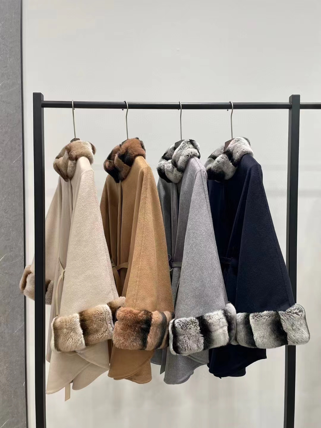 Camel Cashmere Double Cape coat pullover Fastened With a Plonge Leather Flap Wool and Mouse Fur Collar
