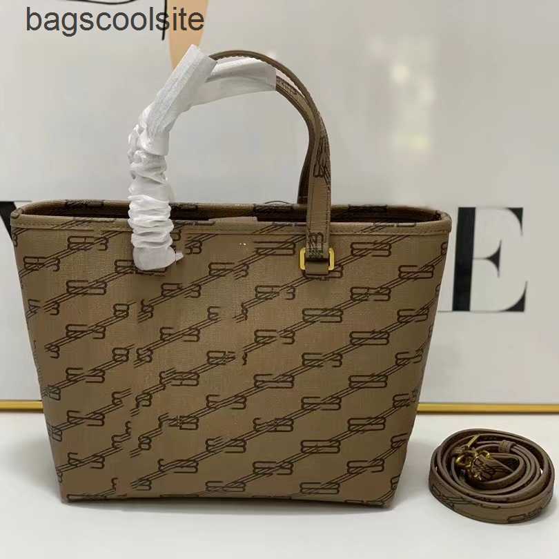 Balencigas Balencaigaity Balencaigass Bag Woman Totes Cobrand Handbag Bags Small Fashion One Shoulder Messenger Summer Portable Tote
Balencigas Balencaigaity Balencaigass Bag Woman Totes Cobrand Handbag Bags Small Fashion One Shoulder Messenger Summer Portable Tote