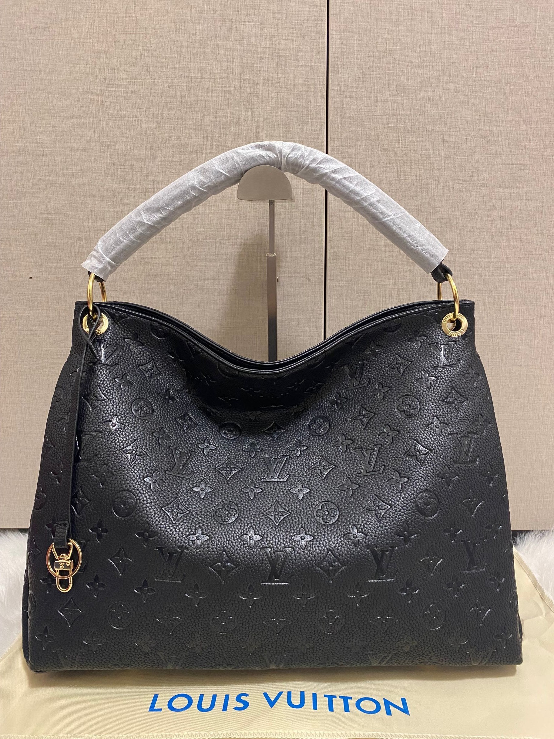 LOUIS VUITTON LV GG Luxury ARTSY Tote Handbag Fashion Lady Crossbody High quality Chain Handbags Women Shoulder Bags Designers Bag Artsy M40249, Red
LOUIS VUITTON LV GG Luxury ARTSY Tote Handbag Fashion Lady Crossbody High quality Chain Handbags Women Shoulder Bags Designers Bag Artsy M40249, Red