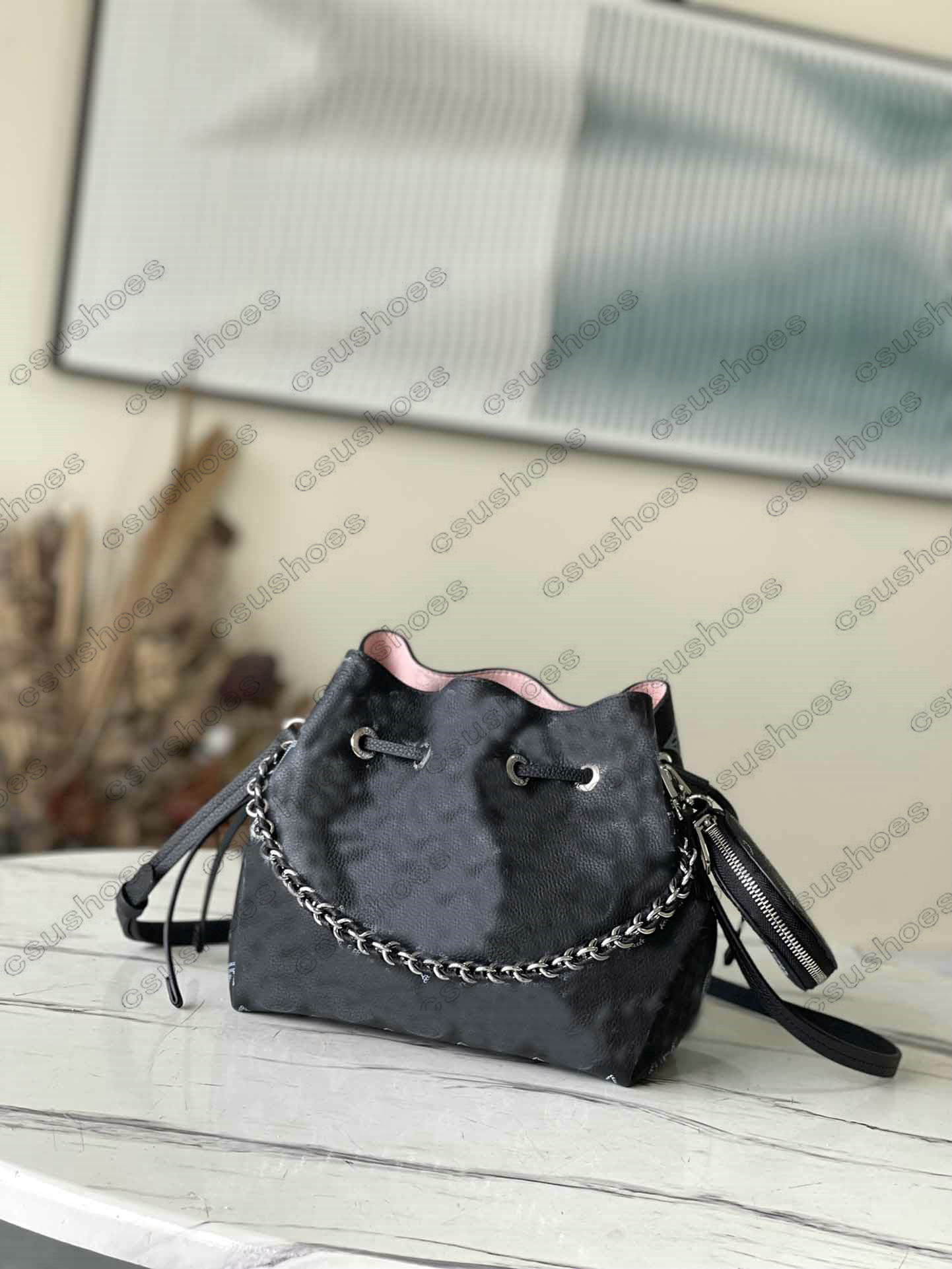 M21096 Mahina BELLA Bucket Bag Womens Perforated Flight Mode light Mode Leather Cross Body Hollow Out Letter Designers Chains Shoulder Bags M57201 M57068 M57070
M21096 Mahina BELLA Bucket Bag Womens Perforated Flight Mode light Mode Leather Cross Body Hollow Out Letter Designers Chains Shoulder Bags M57201 M57068 M57070
