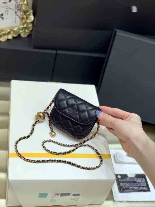 Bags Messenger Luxury Brand design Letter Quilted woman's Chain CC bag lambskin messenger real Leather mini Golden Ball Series Waist Bag Lips, Picture show
Bags Messenger Luxury Brand design Letter Quilted woman's Chain CC bag lambskin messenger real Leather mini Golden Ball Series Waist Bag Lips, Picture show