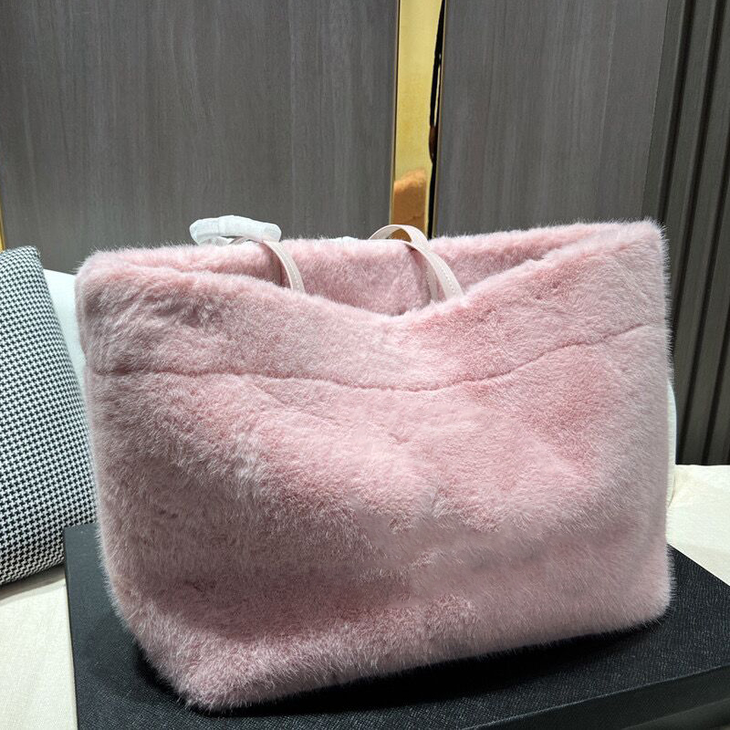 Lady Handbag Women Luxurys Designer Bags The Tote Bag 2022 New Winter Casual Travel Shopping Plush Handbags Letter Fashion Shoulder Bags Large Capacity Totes, Black
Lady Handbag Women Luxurys Designer Bags The Tote Bag 2022 New Winter Casual Travel Shopping Plush Handbags Letter Fashion Shoulder Bags Large Capacity Totes, Black