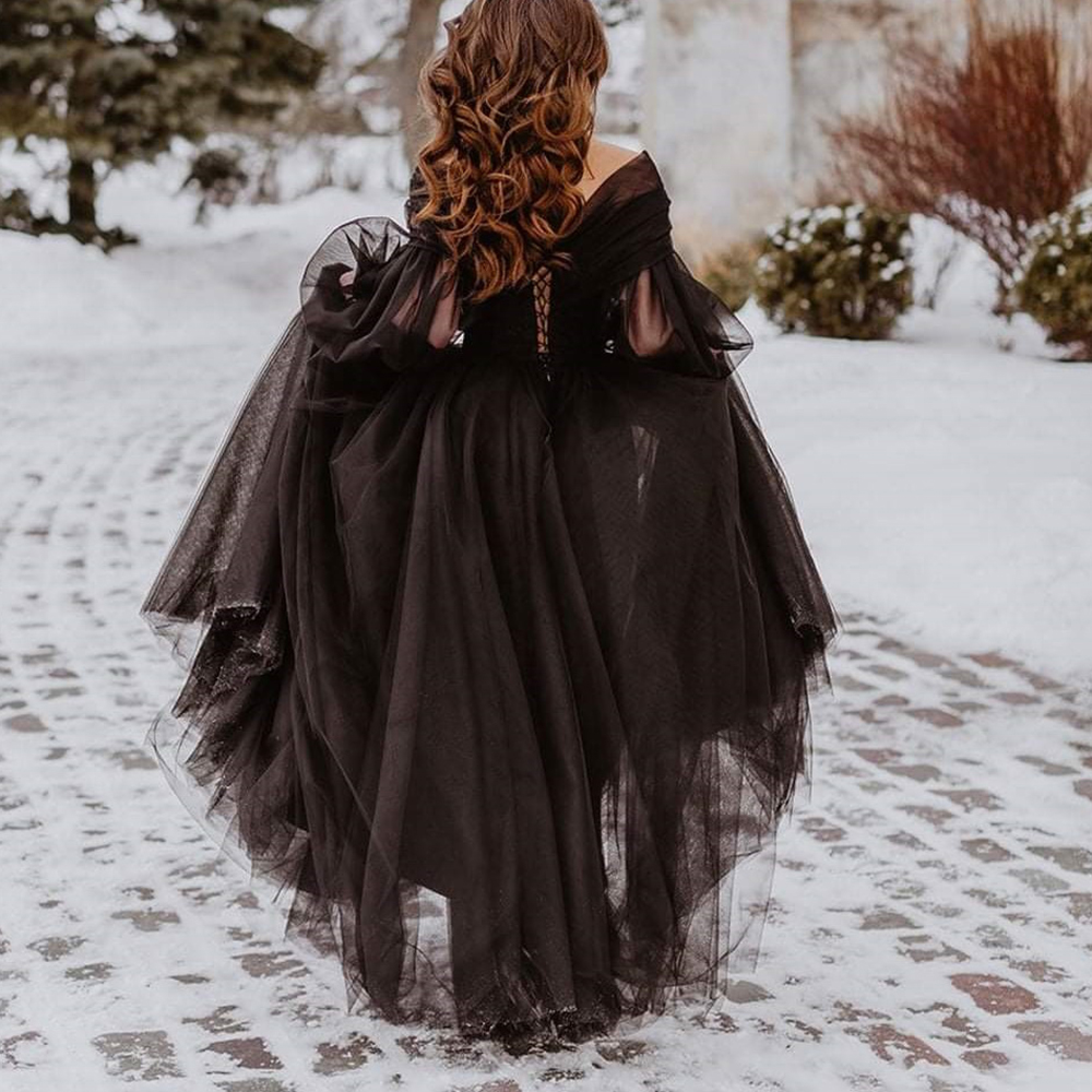 2023 Lantern Long Sleeve Black Gothic Wedding Dress Puffy A-Line Winter Bridal Gowns Lace Appliques Beaded Sweep Train Tulle Vintage Vestidos De Novia