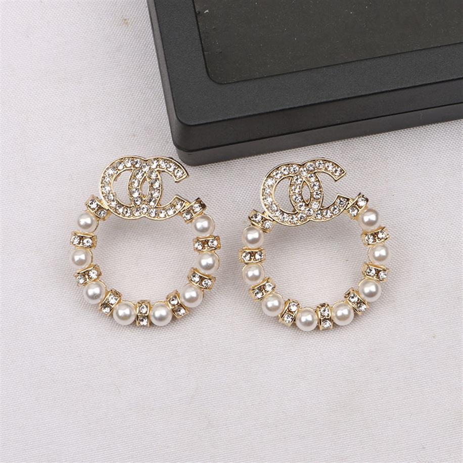 6 Style 18K Gold Plated 925 Silver Luxury Brand Designers Letters Stud Geometric Famous Women Round Crystal Rhinestone Pearl Earri269N
6 Style 18K Gold Plated 925 Silver Luxury Brand Designers Letters Stud Geometric Famous Women Round Crystal Rhinestone Pearl Earri269N