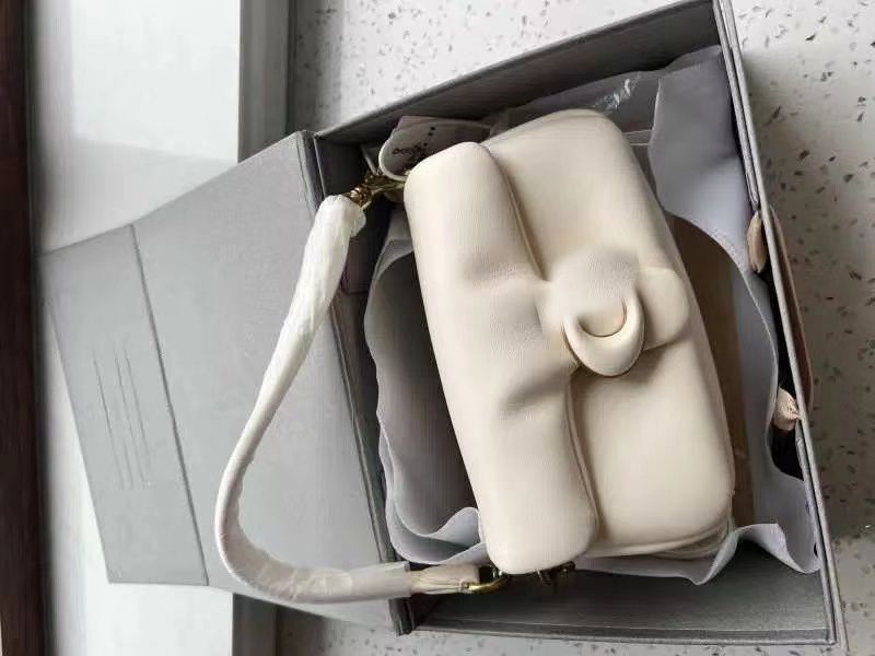 2022 Classic Design Ladies Pillow Shoulder Bag White Soft Flap Tote Bag Designer Fashion Small Leather Crossbody Bags women's