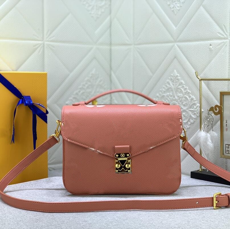 Luxurys Designers Bag Embossing Flower Pochette Women Handbag Messenger Bags Genuine Leather Elegant Lady Shoulder Crossbody Bag, Multi-color
Luxurys Designers Bag Embossing Flower Pochette Women Handbag Messenger Bags Genuine Leather Elegant Lady Shoulder Crossbody Bag, Multi-color