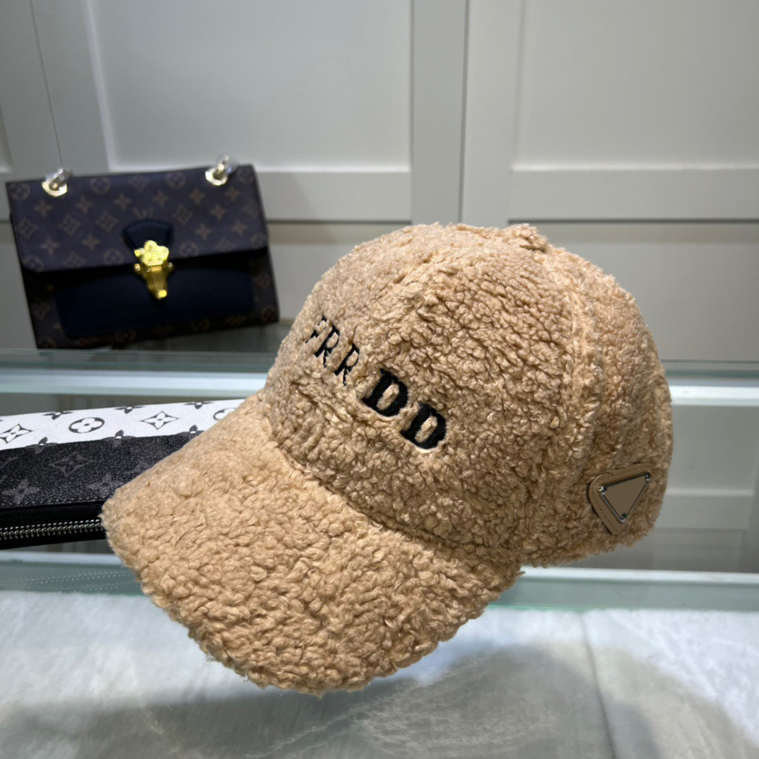 Autumn Winter Designer Ball Caps Couple Lamb Fleece Warm Letter Embroidery casquette Metal Triangle cap, Black
Autumn Winter Designer Ball Caps Couple Lamb Fleece Warm Letter Embroidery casquette Metal Triangle cap, Black