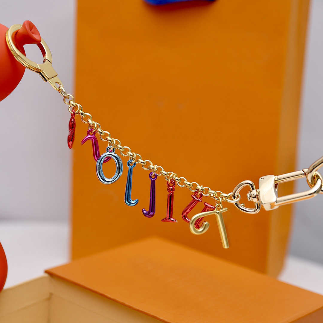 Multicolor Letter Keychains Men Woman Bag Pendants Fashion Designer Keychain Luxury Jewelry Womens Couple Lovers Buckle Rings Key Chain 2022
Multicolor Letter Keychains Men Woman Bag Pendants Fashion Designer Keychain Luxury Jewelry Womens Couple Lovers Buckle Rings Key Chain 2022
