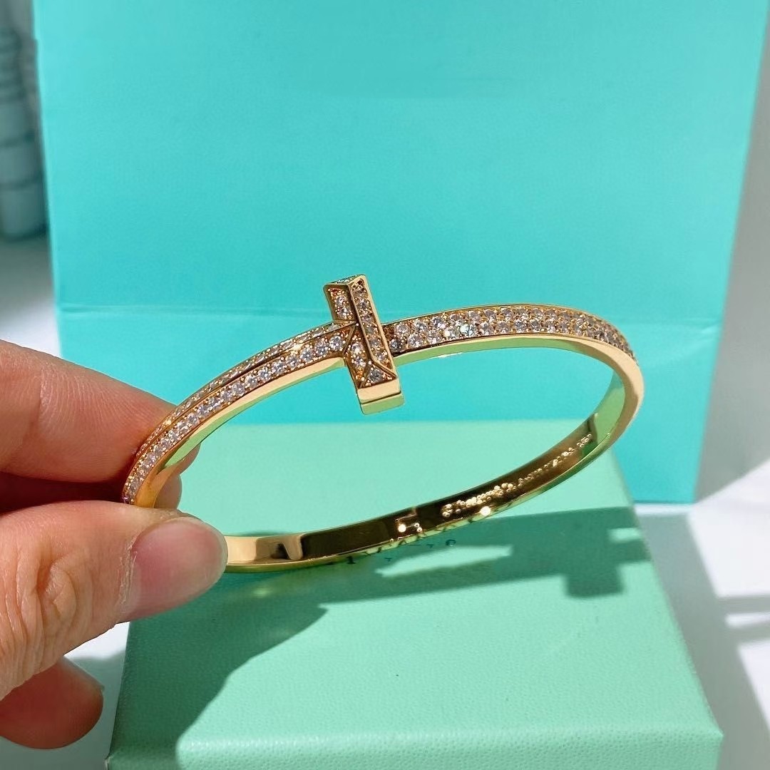 Bangle Fashion Jewelry Lady Women Bangle Titanium Steel T letter double open Bracelet 3 Color Luxury Designer Bracelets
Bangle Fashion Jewelry Lady Women Bangle Titanium Steel T letter double open Bracelet 3 Color Luxury Designer Bracelets