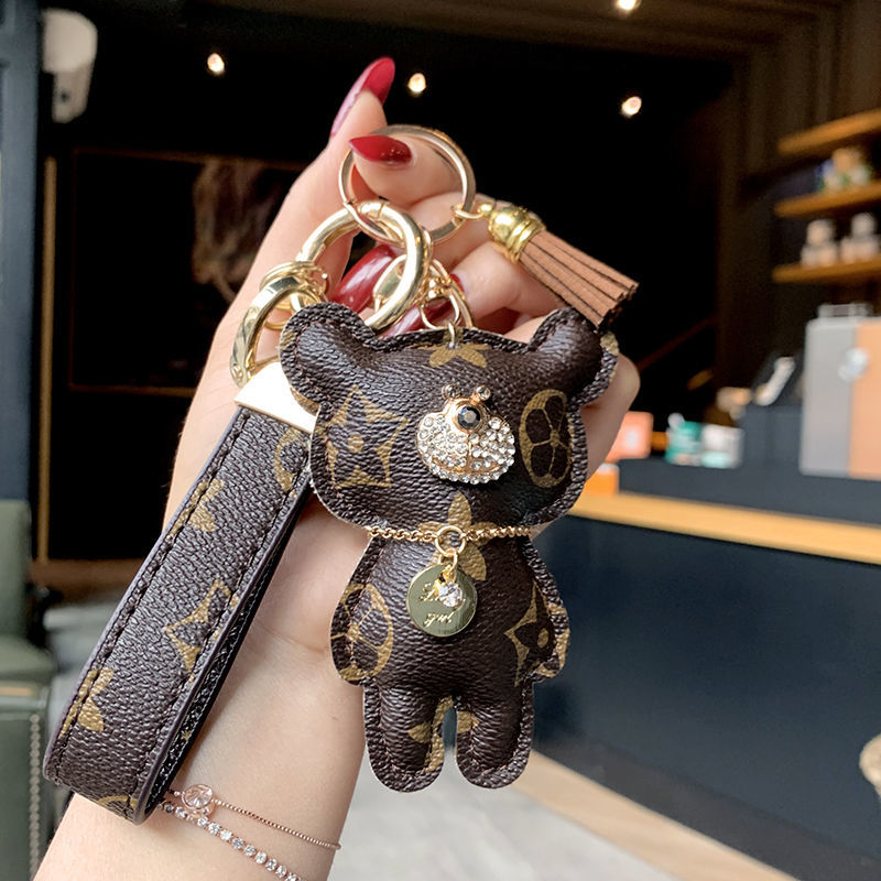 Keychain Favor Key Chain Buckle Keychains Lovers Car Handmade Leather Men Women Bags Pendant Accessories Old flower bear pattern leather rope
Keychain Favor Key Chain Buckle Keychains Lovers Car Handmade Leather Men Women Bags Pendant Accessories Old flower bear pattern leather rope