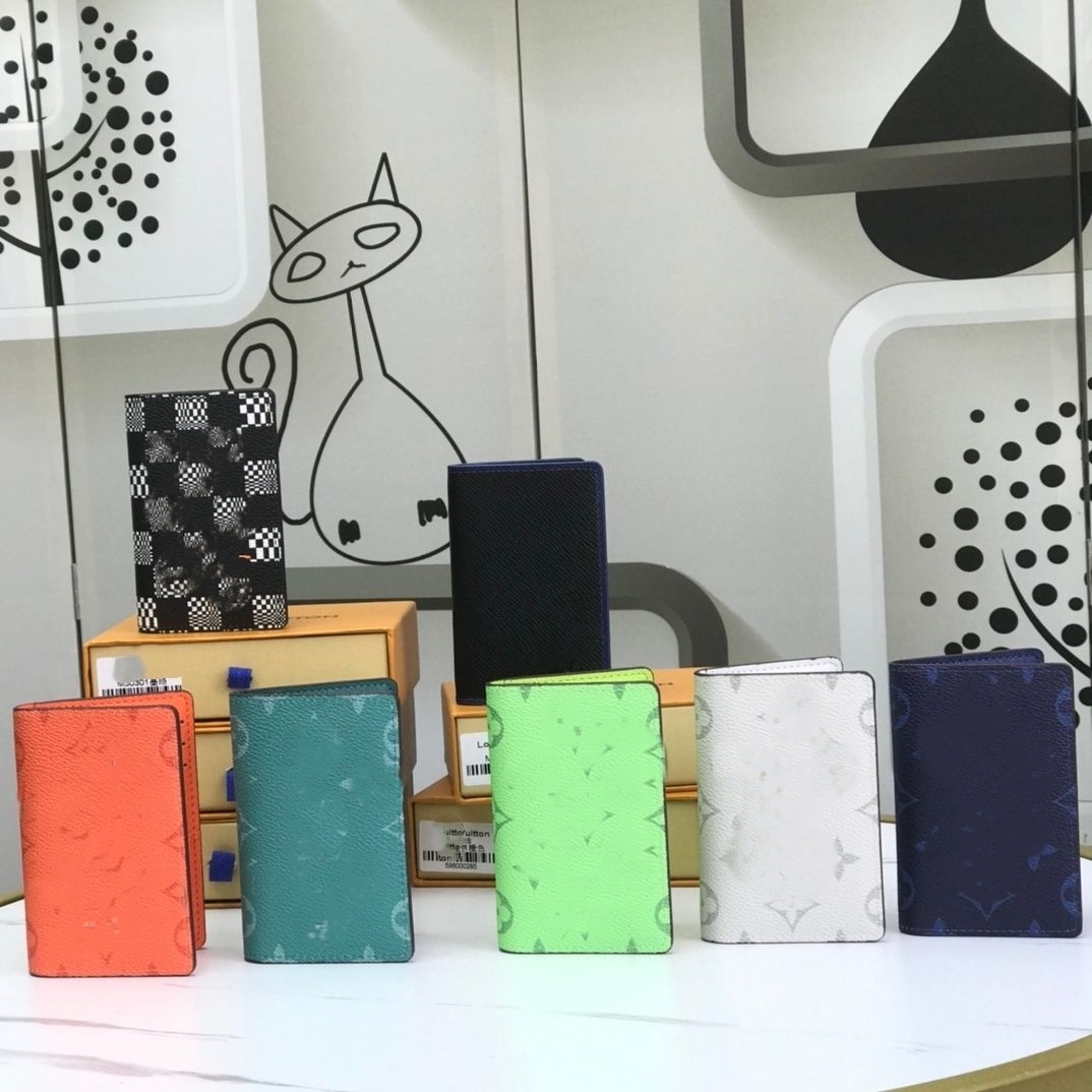 Limited Edition Letter Printing Wallet Luxury Brand Card Holders Suit Clip Famous Designer Portable Folding Men's Short Wallets Clutch Bags Women Coin Purses
Limited Edition Letter Printing Wallet Luxury Brand Card Holders Suit Clip Famous Designer Portable Folding Men's Short Wallets Clutch Bags Women Coin Purses