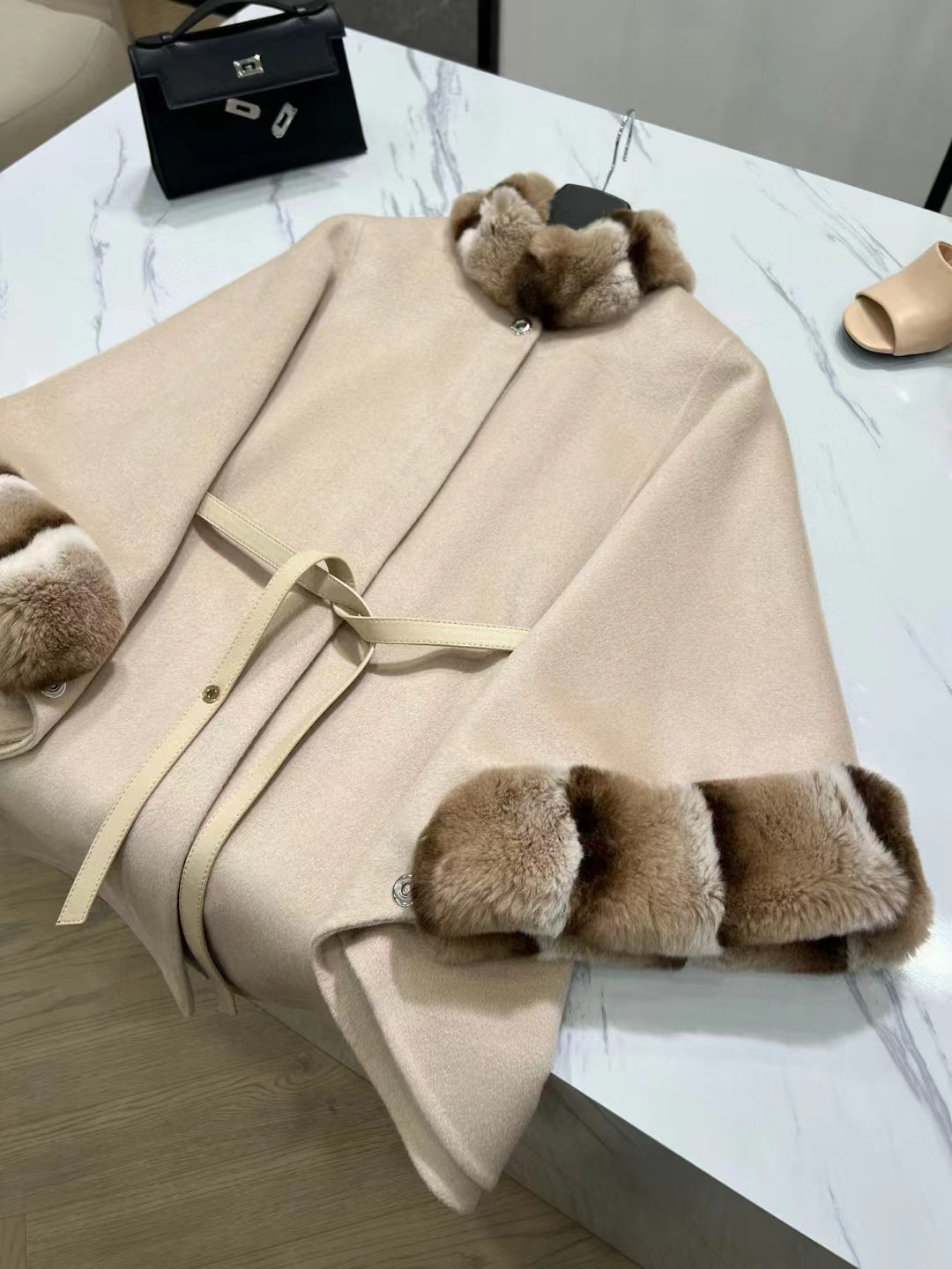 Camel Cashmere Double Cape coat pullover Fastened With a Plonge Leather Flap Wool and Mouse Fur Collar