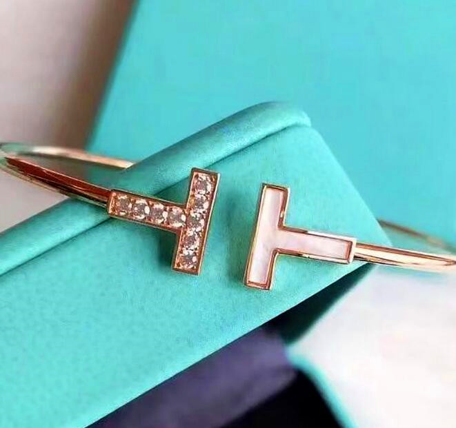 Luxury Designers bracelet Women Charm bracelet Diamond design Pearls jewelry studded bracelets boutique gift jewelrys very nice
Luxury Designers bracelet Women Charm bracelet Diamond design Pearls jewelry studded bracelets boutique gift jewelrys very nice