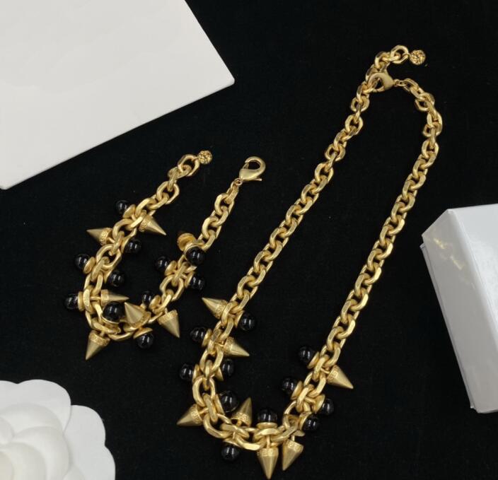 Fashion Basilisk Medusa Pearl Spike Pendants Women's Bracelet Necklace Stud Earring Sets Brass 18K Gold Plated Ladies Designer Jewelry Ve-132, Golden
Fashion Basilisk Medusa Pearl Spike Pendants Women's Bracelet Necklace Stud Earring Sets Brass 18K Gold Plated Ladies Designer Jewelry Ve-132, Golden
