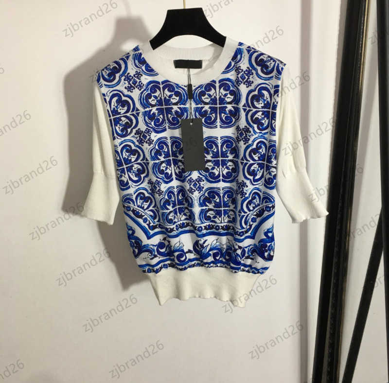 Designer Womens T-Shirt Clothes Blue And White Porcelain Printed Matching Color Knitted Sweater Tops Medium Sleeve Short Style Pullover Slim Tee Clothes Women 1970
Designer Womens T-Shirt Clothes Blue And White Porcelain Printed Matching Color Knitted Sweater Tops Medium Sleeve Short Style Pullover Slim Tee Clothes Women 1970