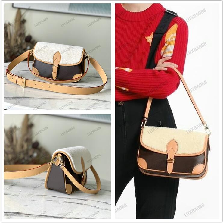 M46317 Shearling Diane Shoulder bag Winter 2022 Cozygram capsule CrossBody Women's Wool Diane Monograms Canvas Leather Handbags, #01
M46317 Shearling Diane Shoulder bag Winter 2022 Cozygram capsule CrossBody Women's Wool Diane Monograms Canvas Leather Handbags, #01