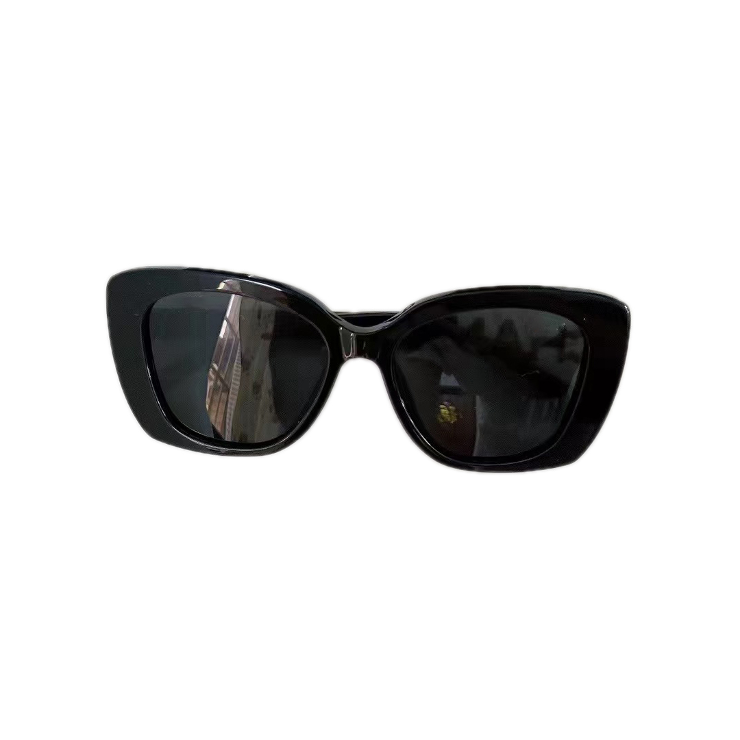 Womens Sunglasses For Women Men Sun Glasses Mens 5422 Fashion Style Protects Eyes UV400 Lens With Random Box
Womens Sunglasses For Women Men Sun Glasses Mens 5422 Fashion Style Protects Eyes UV400 Lens With Random Box