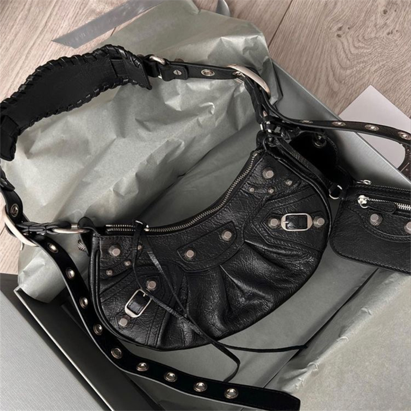 le cagole bag motorcycle shoulder bags black sheepskin handbag designer bag women tote denim retro purse
le cagole bag motorcycle shoulder bags black sheepskin handbag designer bag women tote denim retro purse