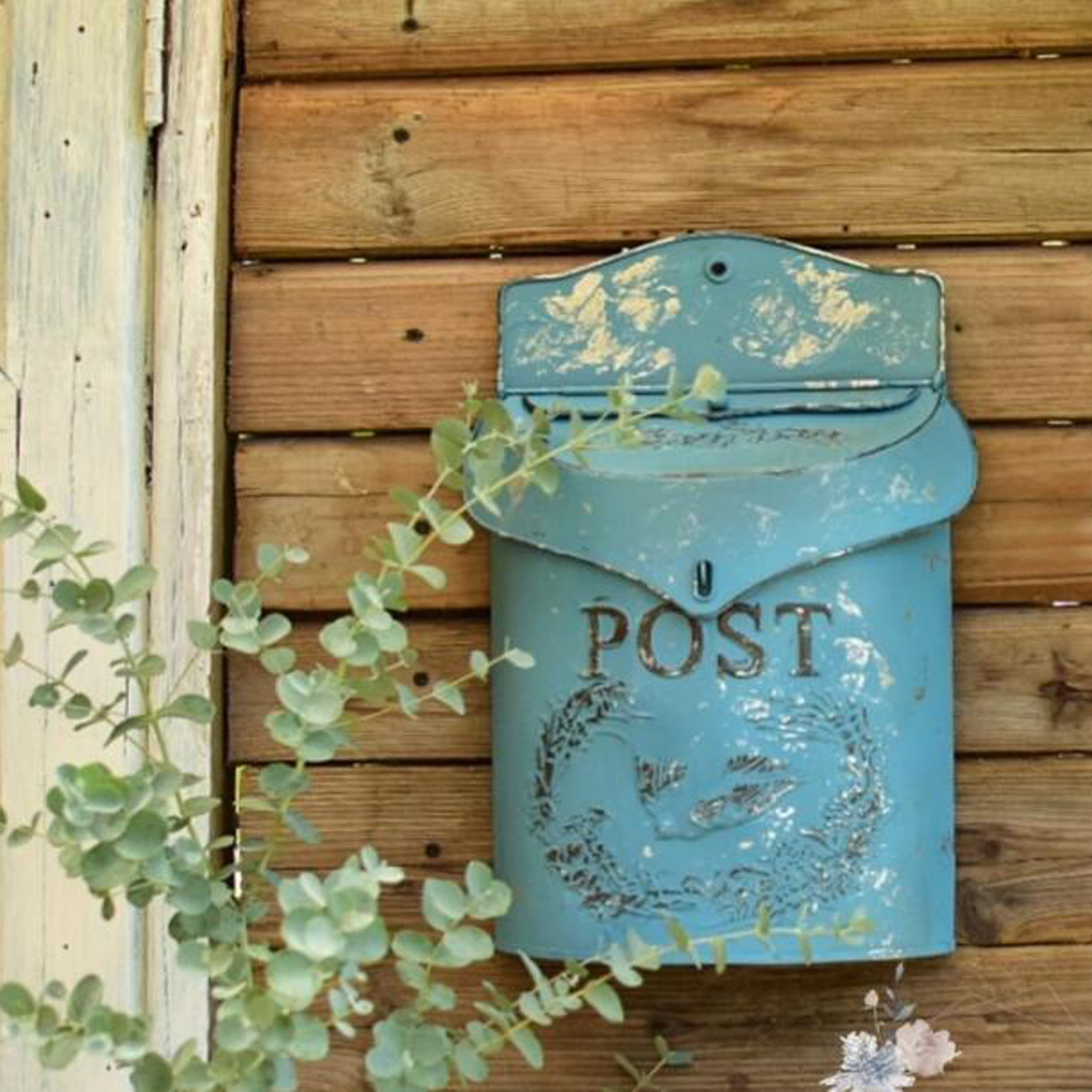Garden Decorations European Retro Style Old Sealed Opinion spaper Letter Box Metal Wall Hanging Creative Lockable Mailbox Cafe Home Decoration 221020