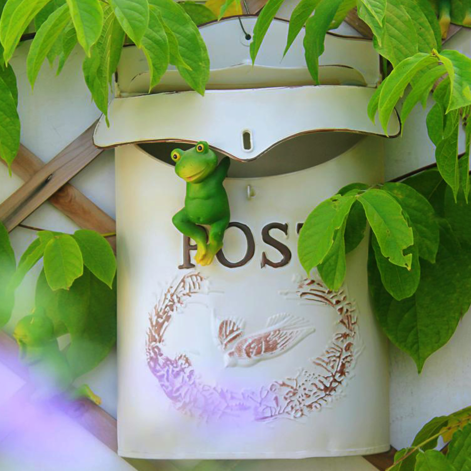 Garden Decorations European Retro Style Old Sealed Opinion spaper Letter Box Metal Wall Hanging Creative Lockable Mailbox Cafe Home Decoration 221020