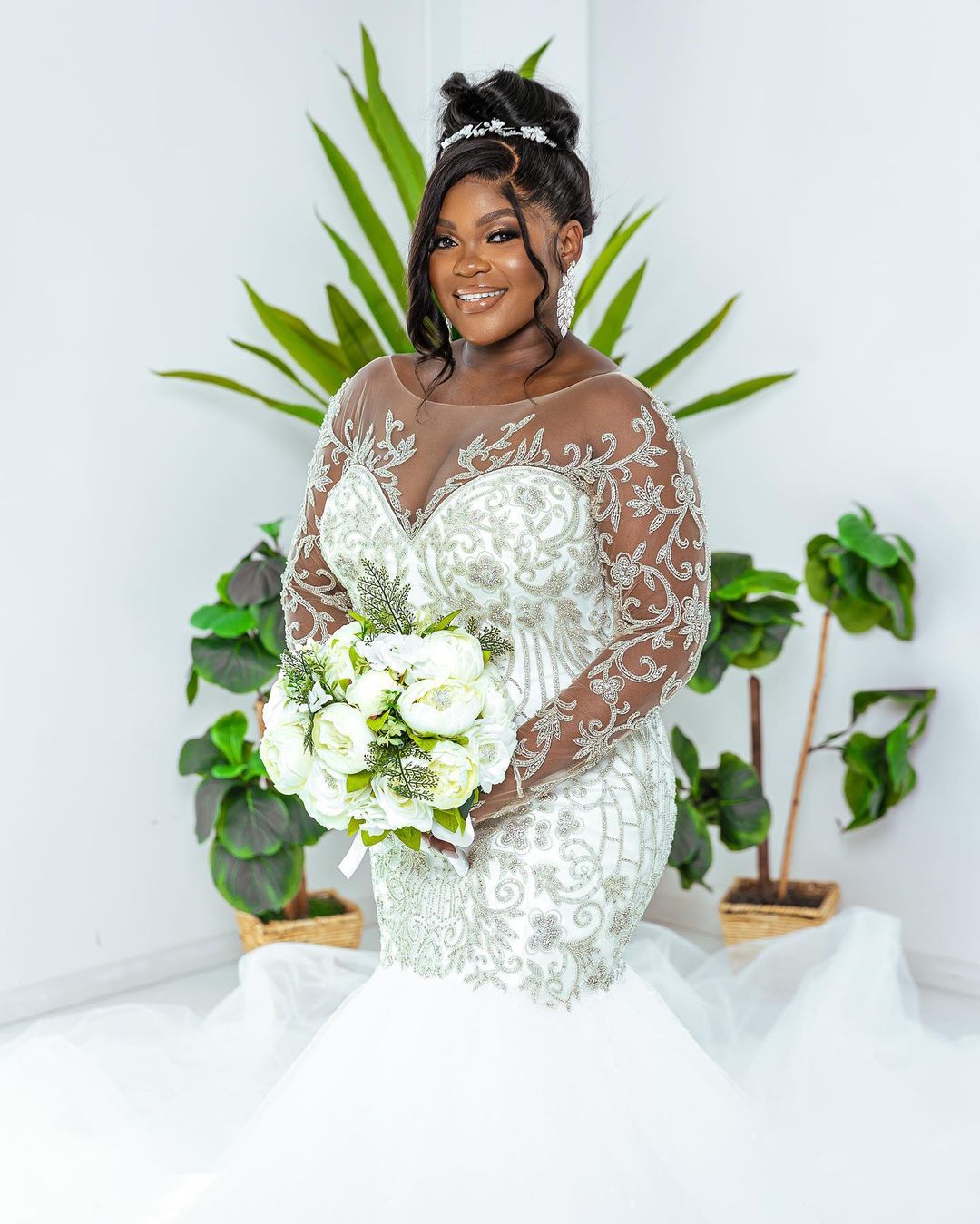 Glamorous Mermaid Wedding Dresses Transparent Long Sleeves with Appliques Protrait Backless Tulle Chapel Custom Made Chapel Gown Plus Size Vestidos De
