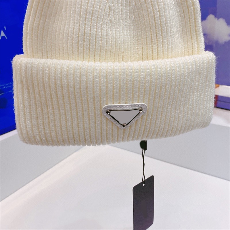 Designer hat for men women fitted cap knitted beanie autumn winter luxury casual keep warm outdoor multi color modern cashmere mens hats UMD489 3IM F0002 S 211, As show
Designer hat for men women fitted cap knitted beanie autumn winter luxury casual keep warm outdoor multi color modern cashmere mens hats UMD489 3IM F0002 S 211, As show