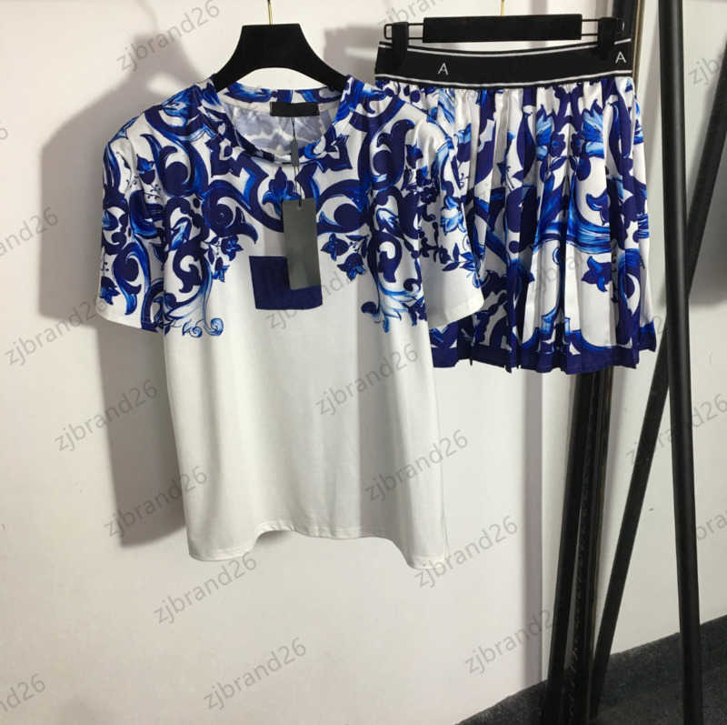 Luxury Womens Two Piece Dress Blue And White Porcelain Print Sets Logo Printed Short Sleeve T-shirt Tops Ribbon Elastic High Waists Skirt Tracksuites Women 1970
Luxury Womens Two Piece Dress Blue And White Porcelain Print Sets Logo Printed Short Sleeve T-shirt Tops Ribbon Elastic High Waists Skirt Tracksuites Women 1970