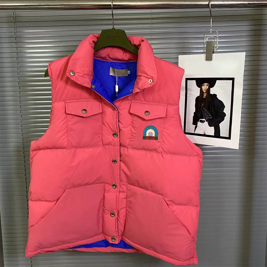 Winter Mens Down Vests Womens Fashion Vest Classic Embroidery Pattern Sleeveless Down Coat Men Warm Vests Jackets Street Style Coats 22FW, Black
Winter Mens Down Vests Womens Fashion Vest Classic Embroidery Pattern Sleeveless Down Coat Men Warm Vests Jackets Street Style Coats 22FW, Black