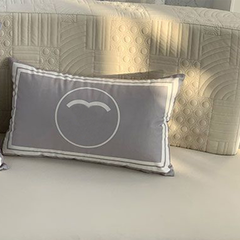 New Designer Cushion Decorative Pillow Luxurys Designers Cushions Fashion Cotton Pillow Home Decor Pillowcase 2210202Z, C4
New Designer Cushion Decorative Pillow Luxurys Designers Cushions Fashion Cotton Pillow Home Decor Pillowcase 2210202Z, C4