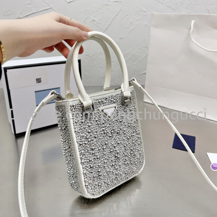 Fashion Totes Designers cross body bag women Crystal Embellished Elements Handbags Triangle sign Shoulder Bags Luxury purse Evening Bags, 2 - black+white
Fashion Totes Designers cross body bag women Crystal Embellished Elements Handbags Triangle sign Shoulder Bags Luxury purse Evening Bags, 2 - black+white