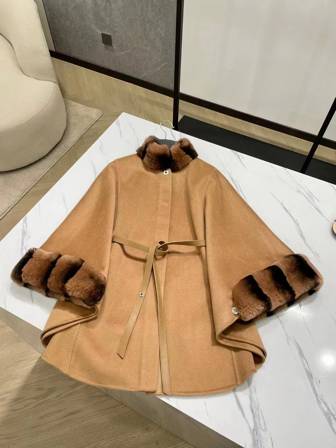 Camel Cashmere Double Cape coat pullover Fastened With a Plonge Leather Flap Wool and Mouse Fur Collar