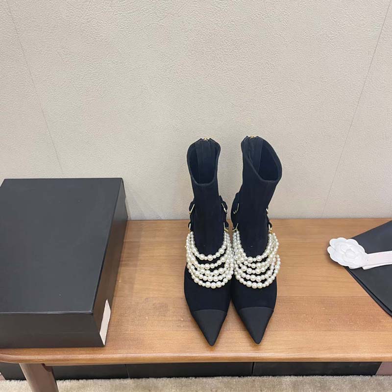 Designer Princess Boots Genuine Leather Womens Pearl Chain Fashion Boot Banquet Party High Heel Dress Shoes Heels Height 8.0cm 35-40, Black
Designer Princess Boots Genuine Leather Womens Pearl Chain Fashion Boot Banquet Party High Heel Dress Shoes Heels Height 8.0cm 35-40, Black