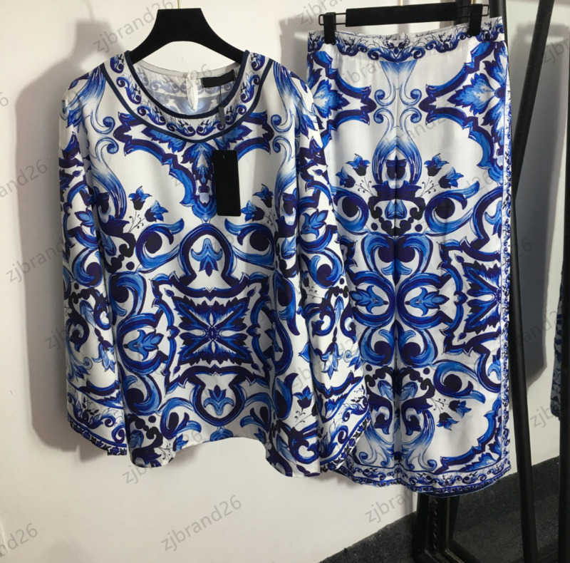 Brand Womens Two Piece Pants Ethnic Style Blue And White Porcelain Printed Suit Loose Round Neck Pullover T-shirt Wide-waisted Trousers Women Apparel 1970
Brand Womens Two Piece Pants Ethnic Style Blue And White Porcelain Printed Suit Loose Round Neck Pullover T-shirt Wide-waisted Trousers Women Apparel 1970